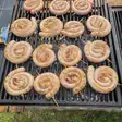 Chipolata în spirală, pe grătar