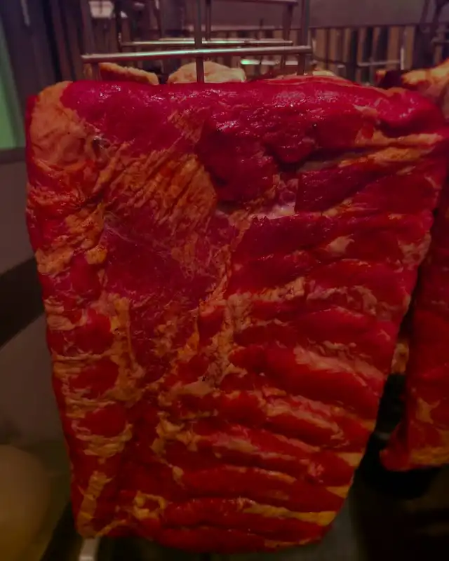 Gerookt buikspek, een hele plak aan de haak