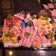 Tapas pentru copii cu șuncă, brânză, struguri și batoane Kinder