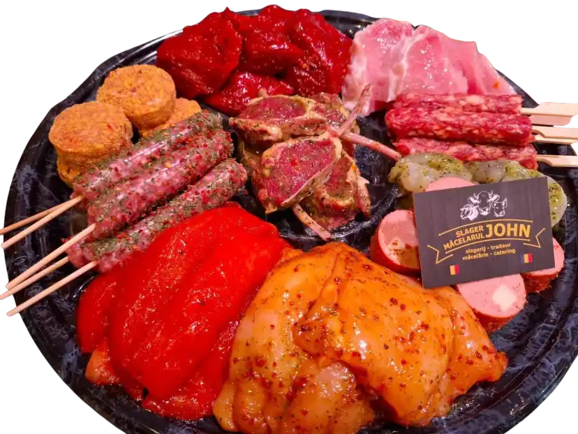 Ronde BBQ-schotel met gemarineerde kip, lamskoteletjes, brochettes, burgers en worst