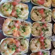 Scampi cu roșii și arpagic, în bărcuțe